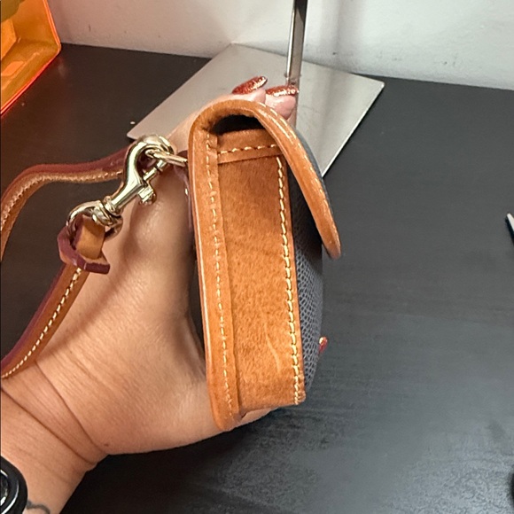 Dooney & Bourke Black and Tan Clutch - Picture 3 of 10